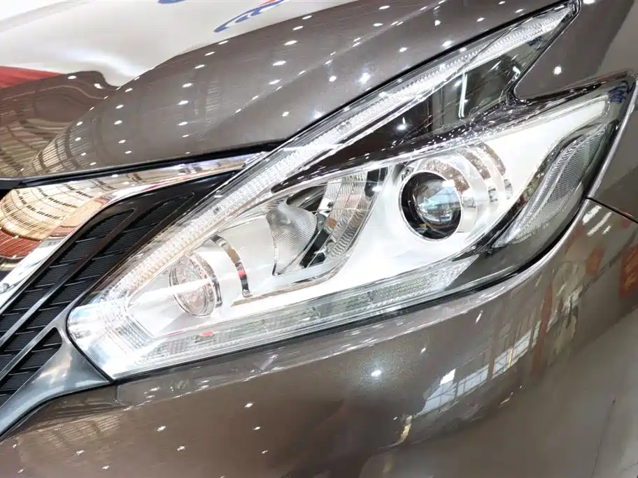 Nissan Lannia 2021 2.5L XL 2WD Intelligent Connection Luxury Edition 2022 - thumbnail 7