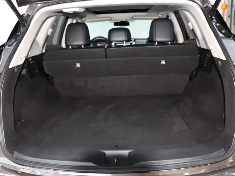 Nissan Lannia 2021 2.5L XL 2WD Intelligent Connection Luxury Edition 2022 - thumbnail 17