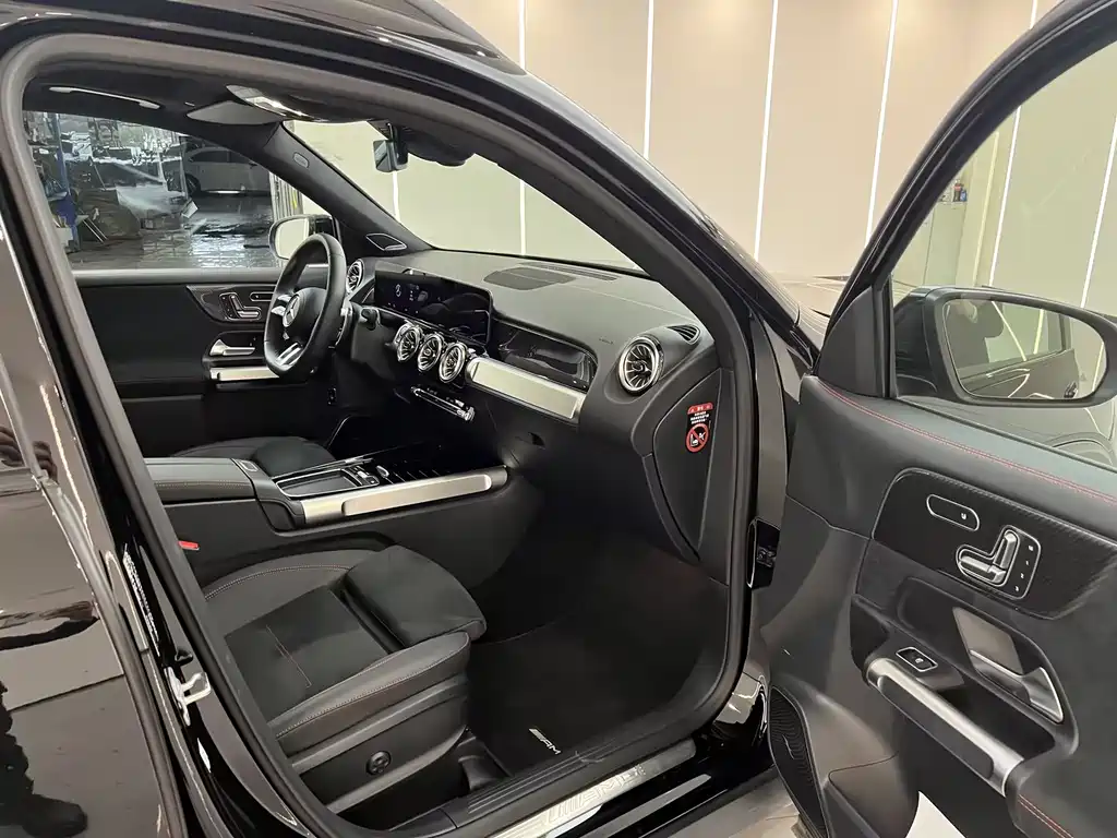 Mercedes-Benz Mercedes-Benz GLB AMG 2024 AMG GLB 35 4MATIC 2025 - thumbnail 9