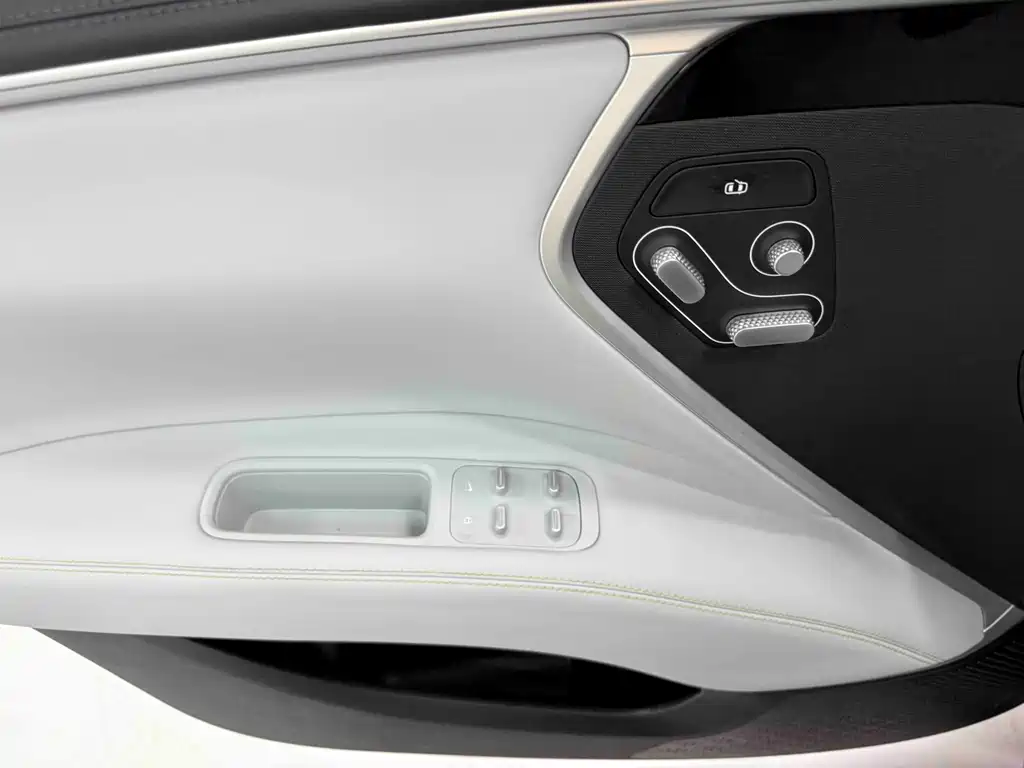 Avatr Avatr 11 2022 Ultra Long Range Dual Motor Luxury Edition 4-Seat 2023 - thumbnail 14