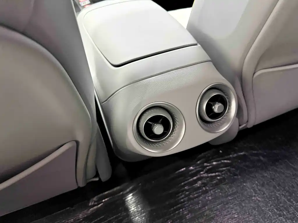 Avatr Avatr 11 2022 Ultra Long Range Dual Motor Luxury Edition 4-Seat 2023 - thumbnail 22