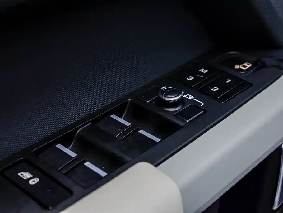 Land Rover Land Rover Defender 2022 110 P400 Dark Black Special Edition 2022 - thumbnail 23