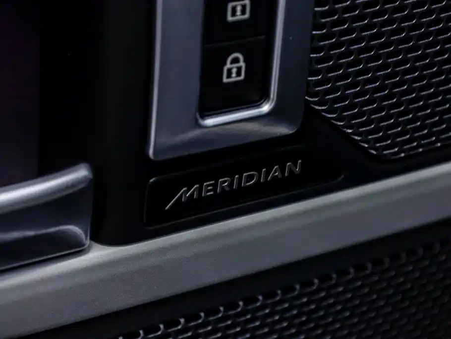 Land Rover Land Rover Defender 2022 110 P400 Dark Black Special Edition 2022 - thumbnail 24