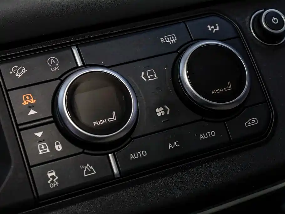 Land Rover Land Rover Defender 2022 110 P400 Dark Black Special Edition 2022 - thumbnail 29