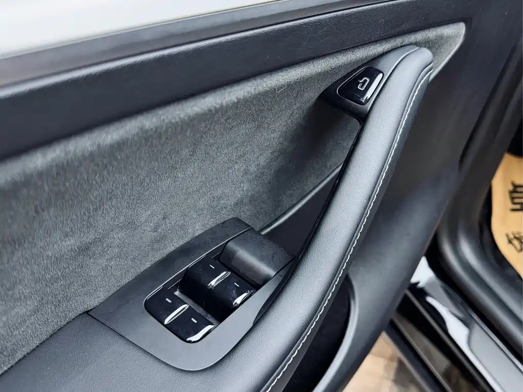Tesla Model Y 2022 Rear-Wheel Drive 2023 - thumbnail 20