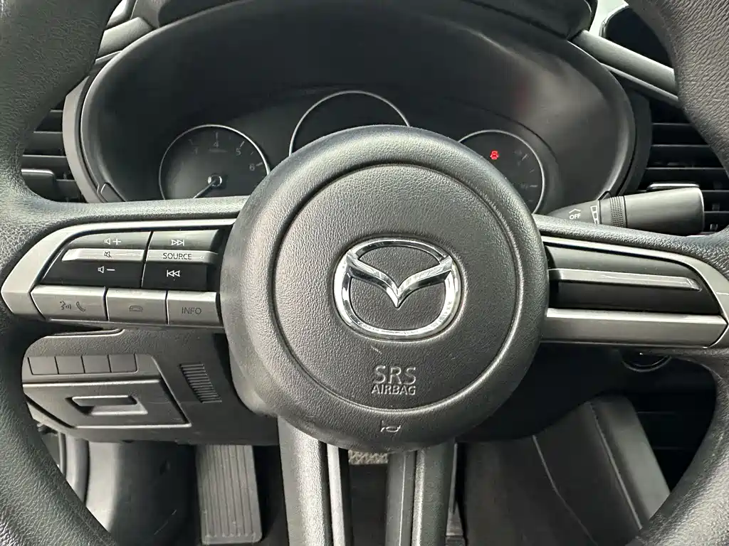 Mazda Mazda 3 Axela 2021 1.5L Automatic Quality Joy Edition 2021 - thumbnail 13