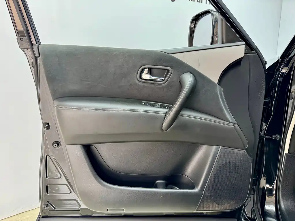 Nissan Nissan Patrol 2018 4.0L Premium 2018 - thumbnail 7