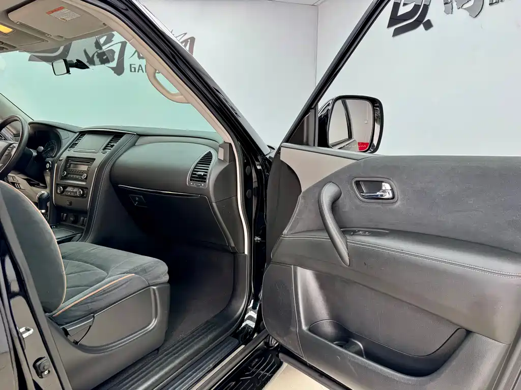 Nissan Nissan Patrol 2018 4.0L Premium 2018 - thumbnail 11