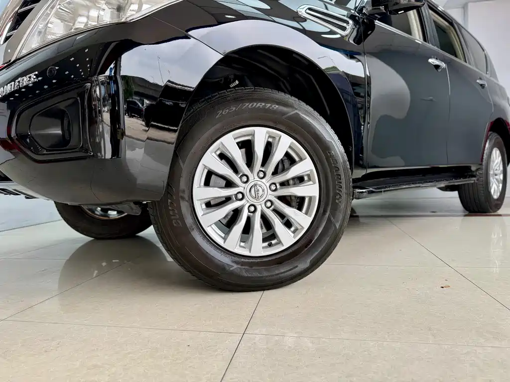 Nissan Nissan Patrol 2018 4.0L Premium 2018 - thumbnail 17