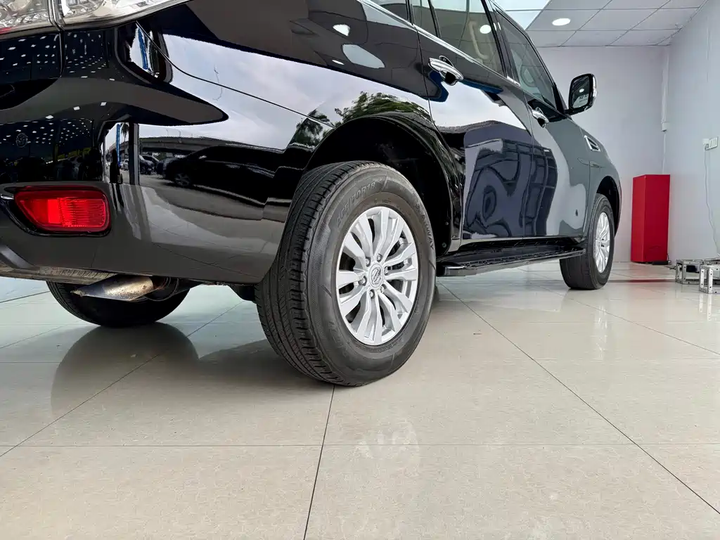 Nissan Nissan Patrol 2018 4.0L Premium 2018 - thumbnail 18