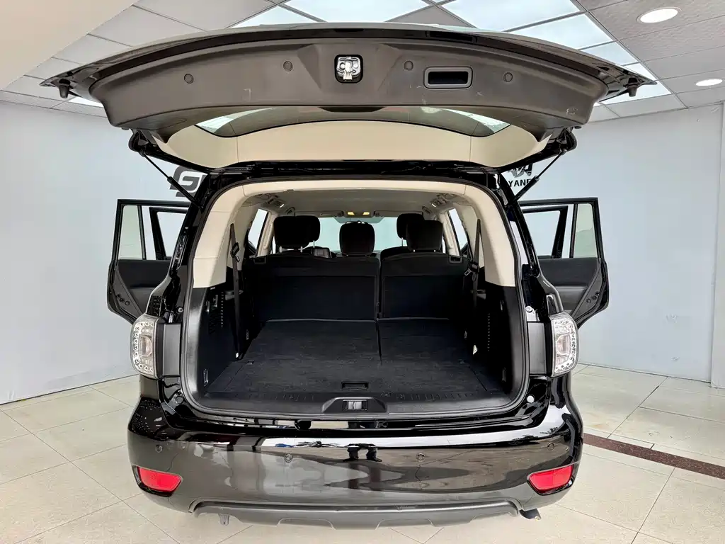 Nissan Nissan Patrol 2018 4.0L Premium 2018 - thumbnail 19