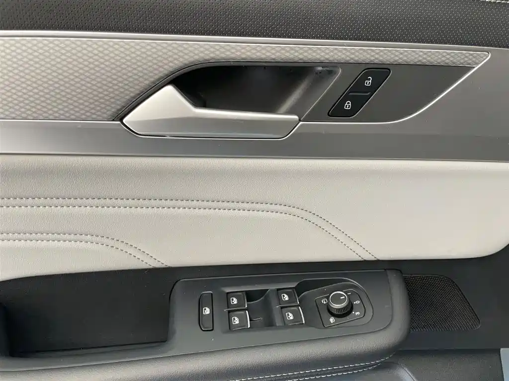 Volkswagen Lantu 2023 380TSI 4MOTION R-Line First Edition 2023 - thumbnail 8