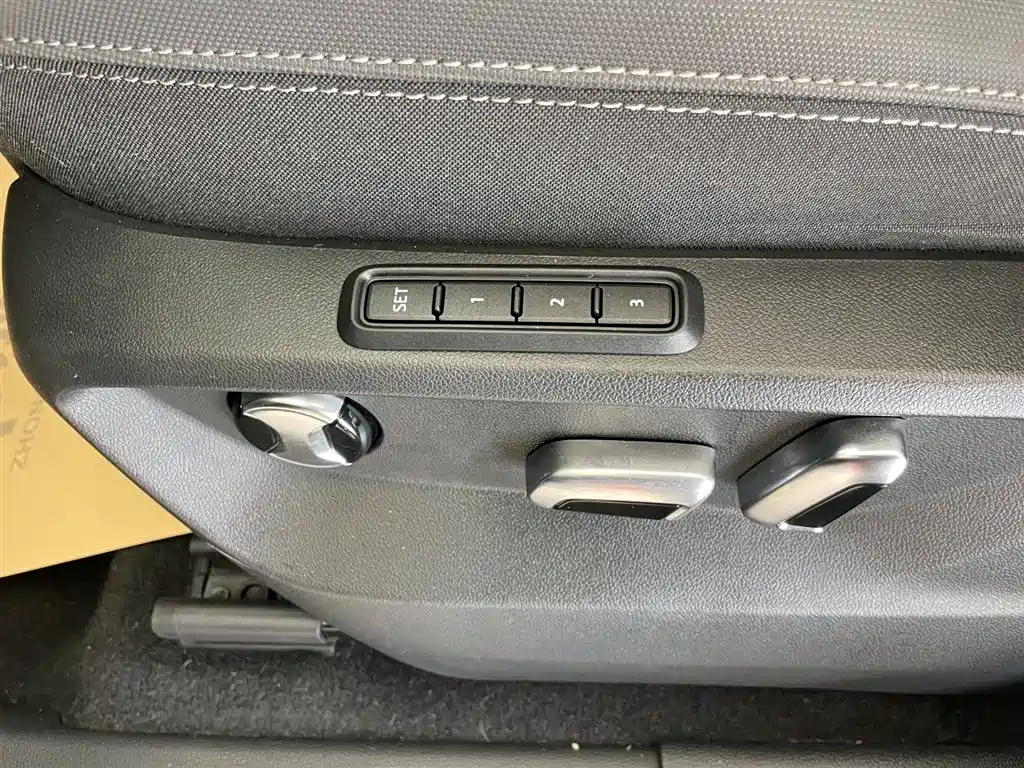 Volkswagen Lantu 2023 380TSI 4MOTION R-Line First Edition 2023 - thumbnail 23