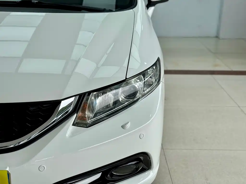 Honda Honda Civic 2014 1.8L Automatic Luxury Edition 2015 - thumbnail 4