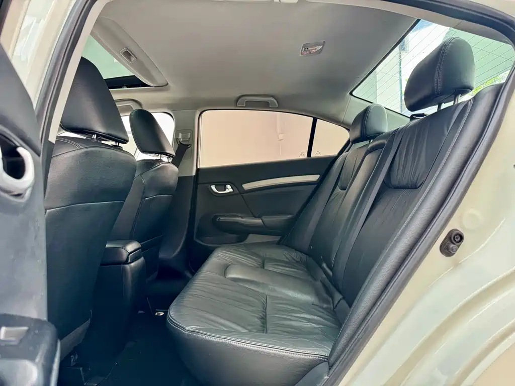 Honda Honda Civic 2014 1.8L Automatic Luxury Edition 2015 - thumbnail 8