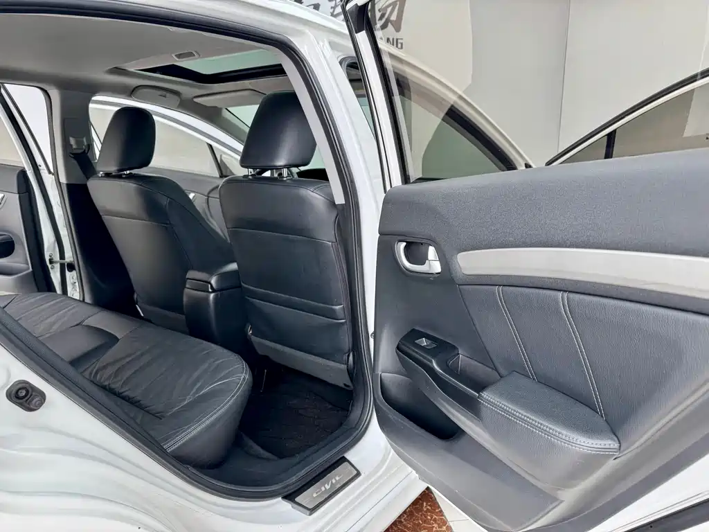 Honda Honda Civic 2014 1.8L Automatic Luxury Edition 2015 - thumbnail 10
