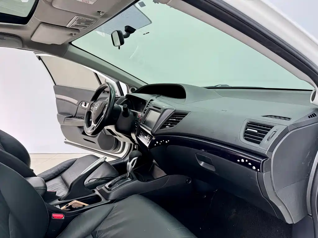 Honda Honda Civic 2014 1.8L Automatic Luxury Edition 2015 - thumbnail 13
