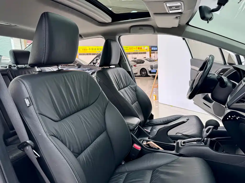Honda Honda Civic 2014 1.8L Automatic Luxury Edition 2015 - thumbnail 14