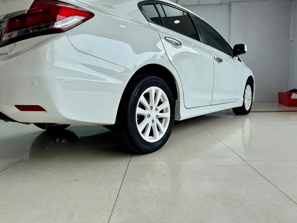 Honda Honda Civic 2014 1.8L Automatic Luxury Edition 2015 - thumbnail 20