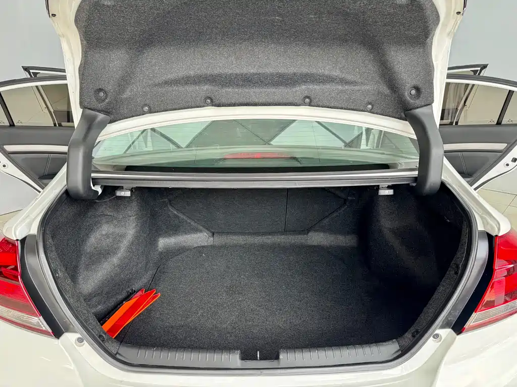 Honda Honda Civic 2014 1.8L Automatic Luxury Edition 2015 - thumbnail 22