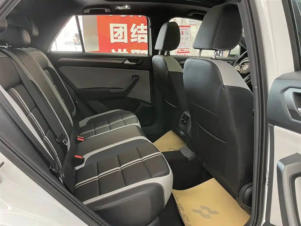 Volkswagen T-ROC 2024 300TSI DSG Front-Wheel Drive Dawn Edition 2024 - thumbnail 17
