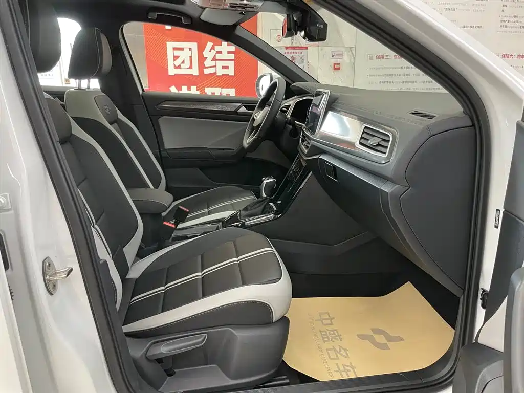 Volkswagen T-ROC 2024 300TSI DSG Front-Wheel Drive Dawn Edition 2024 - thumbnail 18