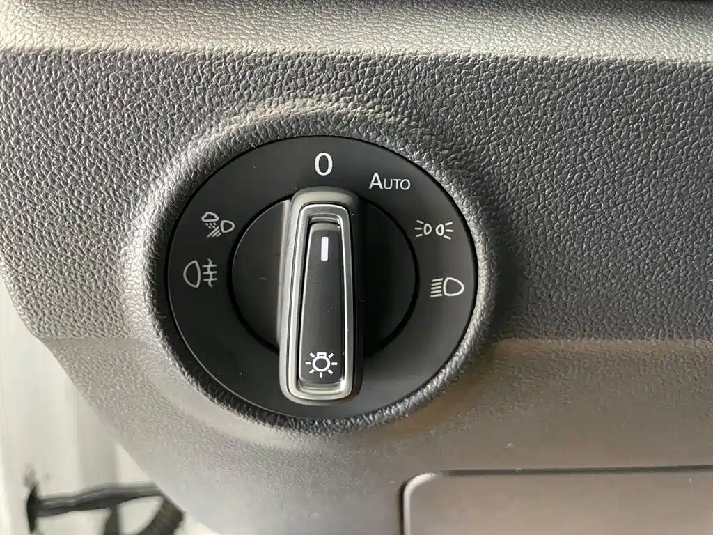 Volkswagen T-ROC 2024 300TSI DSG Front-Wheel Drive Dawn Edition 2024 - thumbnail 19