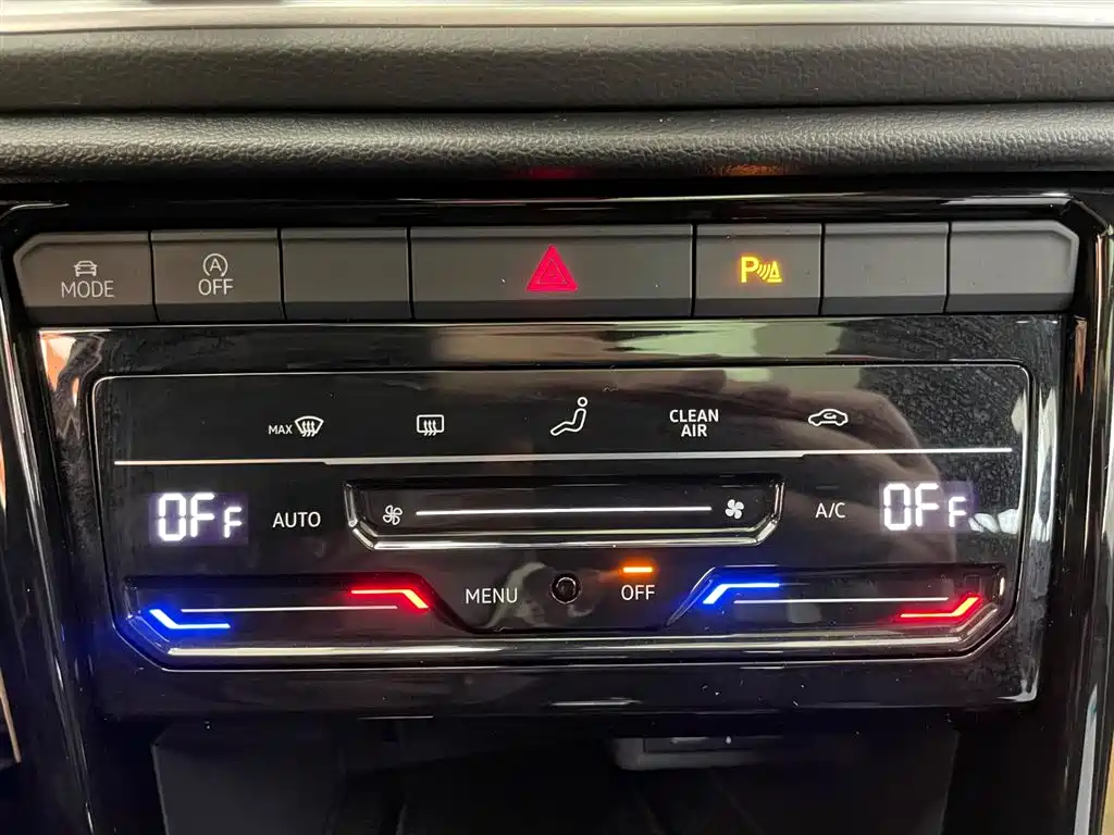 Volkswagen T-ROC 2024 300TSI DSG Front-Wheel Drive Dawn Edition 2024 - thumbnail 23