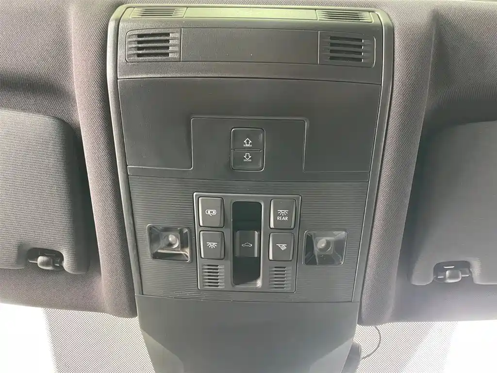 Volkswagen T-ROC 2024 300TSI DSG Front-Wheel Drive Dawn Edition 2024 - thumbnail 24