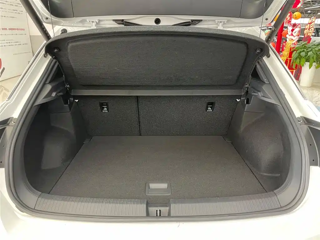 Volkswagen T-ROC 2024 300TSI DSG Front-Wheel Drive Dawn Edition 2024 - thumbnail 27