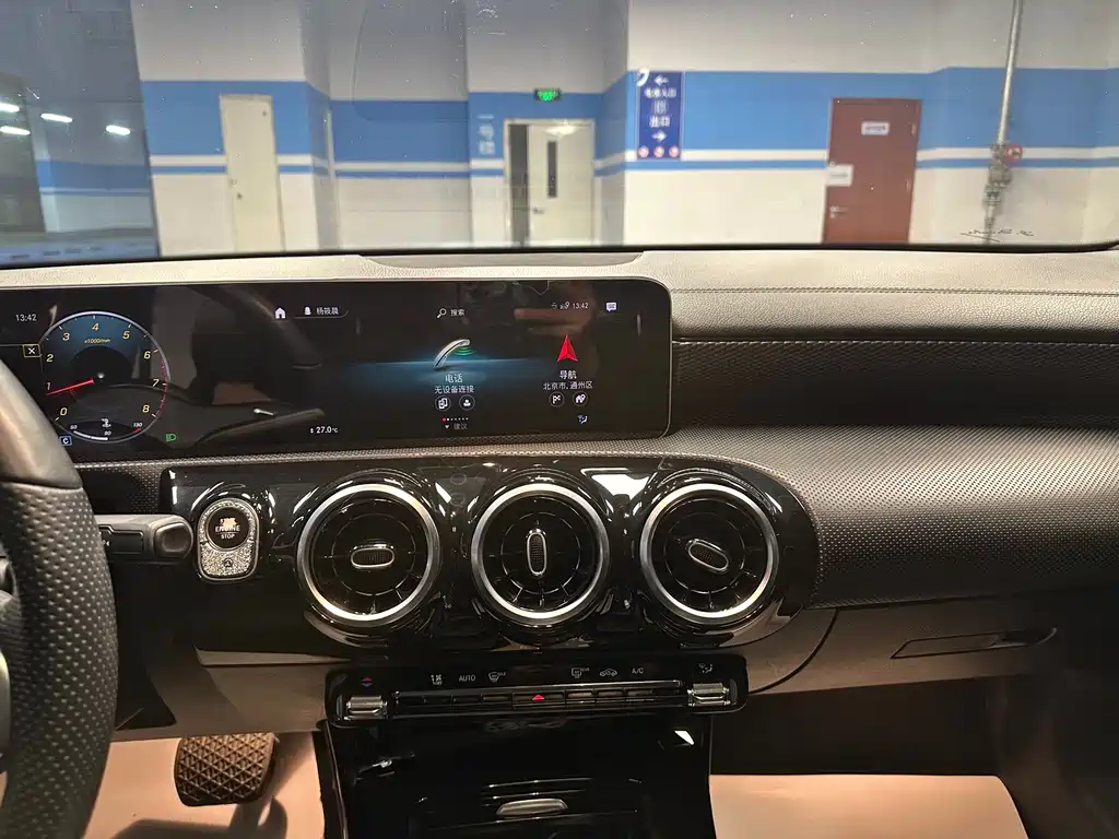 Mercedes-Benz Mercedes-Benz A-Class 2019 A 200 L Sport Sedan 2019 - thumbnail 4