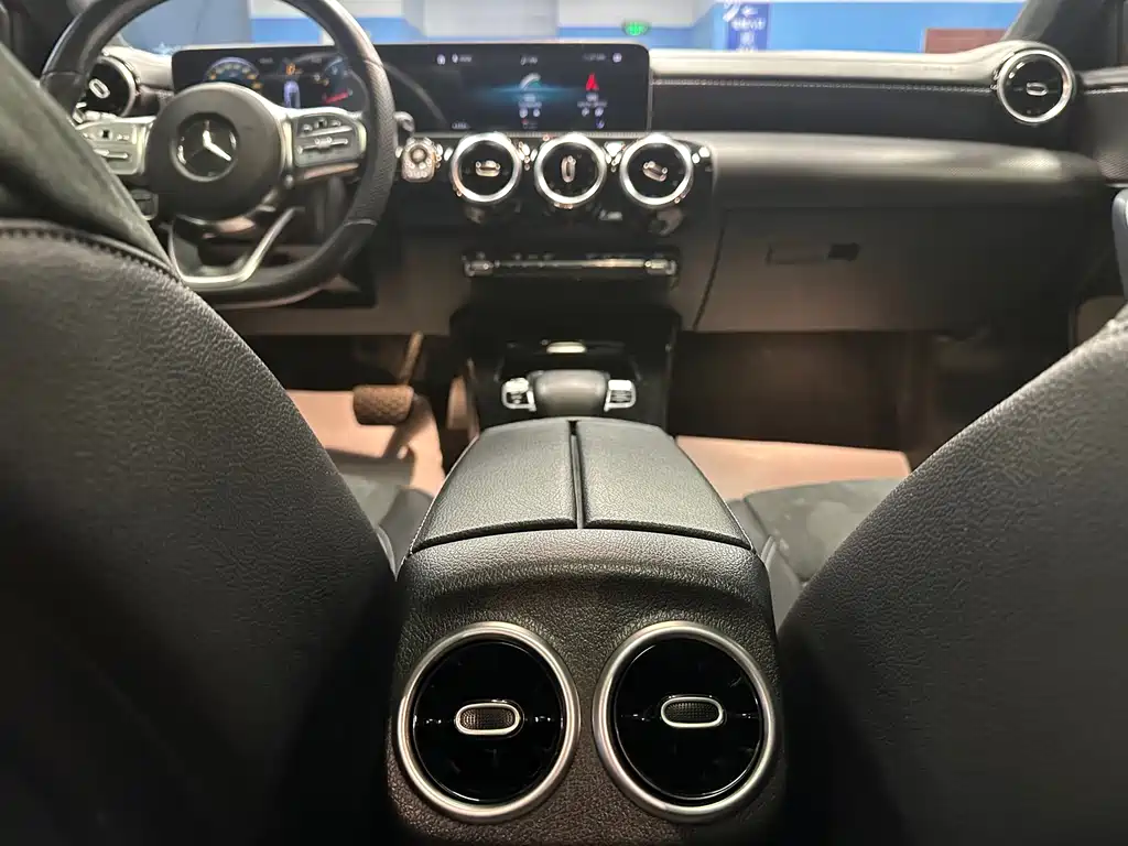Mercedes-Benz Mercedes-Benz A-Class 2019 A 200 L Sport Sedan 2019 - thumbnail 16