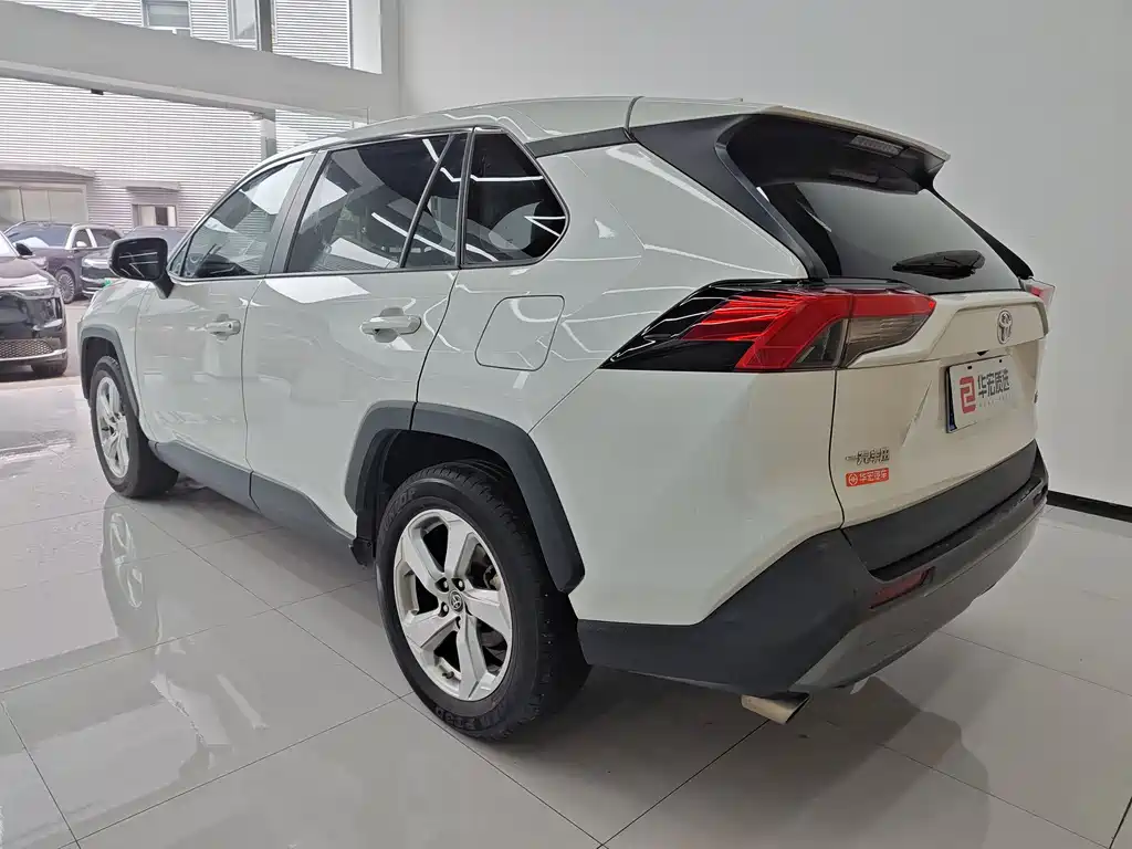Toyota RAV4 2020 2.0L CVT 2WD Fashion Edition 2020 - thumbnail 3