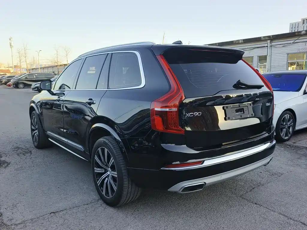 Volvo Volvo XC90 2021 B6 Momentum Luxury 7-seater 2021 - thumbnail 4
