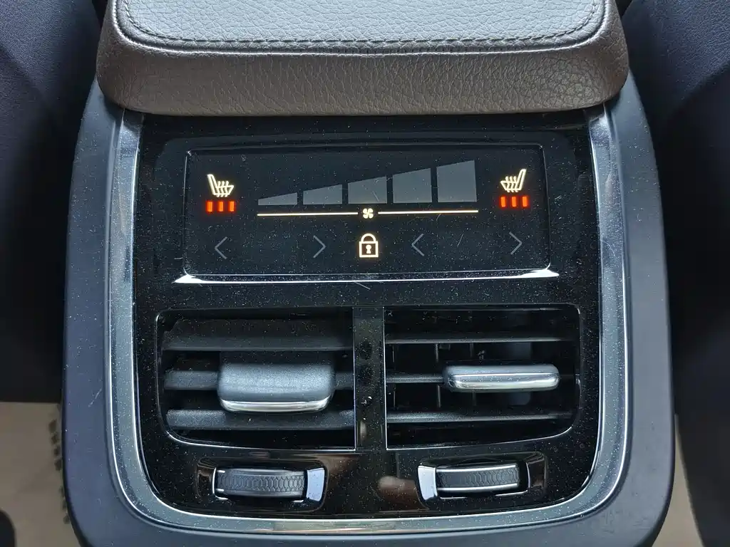 Volvo Volvo XC90 2021 B6 Momentum Luxury 7-seater 2021 - thumbnail 10