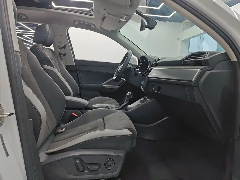 Audi Audi Q3 2022 35 TFSI Fashion Dynamic Edition 2021 - thumbnail 9
