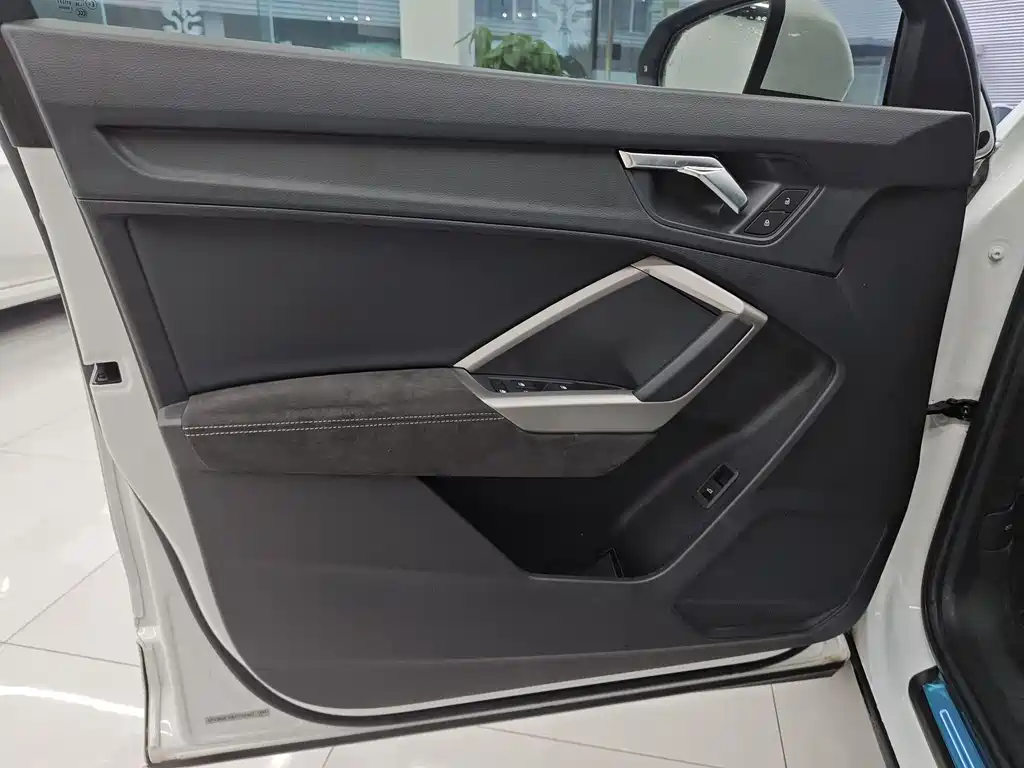 Audi Audi Q3 2022 35 TFSI Fashion Dynamic Edition 2021 - thumbnail 17