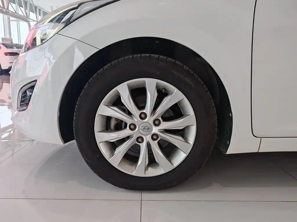 Hyundai Elantra 2016 1.6L Automatic Premium Edition 2018 - thumbnail 4