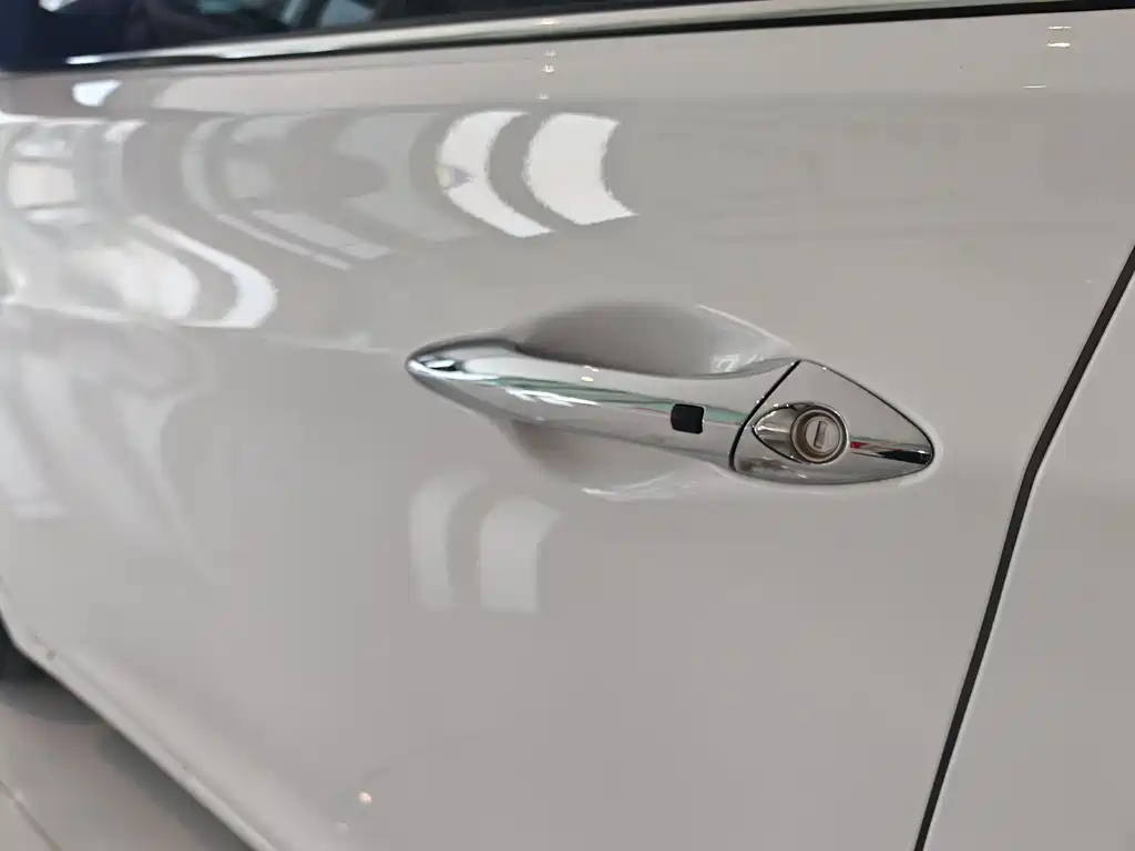 Hyundai Elantra 2016 1.6L Automatic Premium Edition 2018 - thumbnail 5