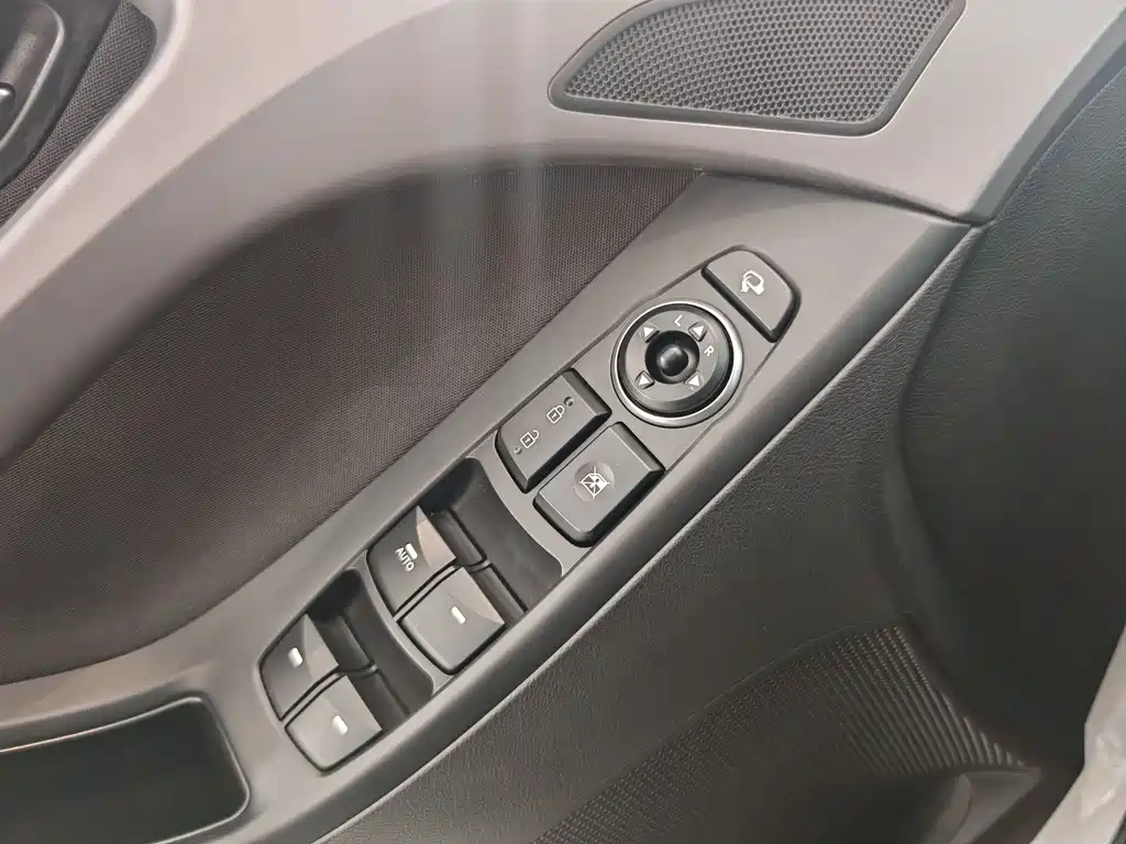 Hyundai Elantra 2016 1.6L Automatic Premium Edition 2018 - thumbnail 12