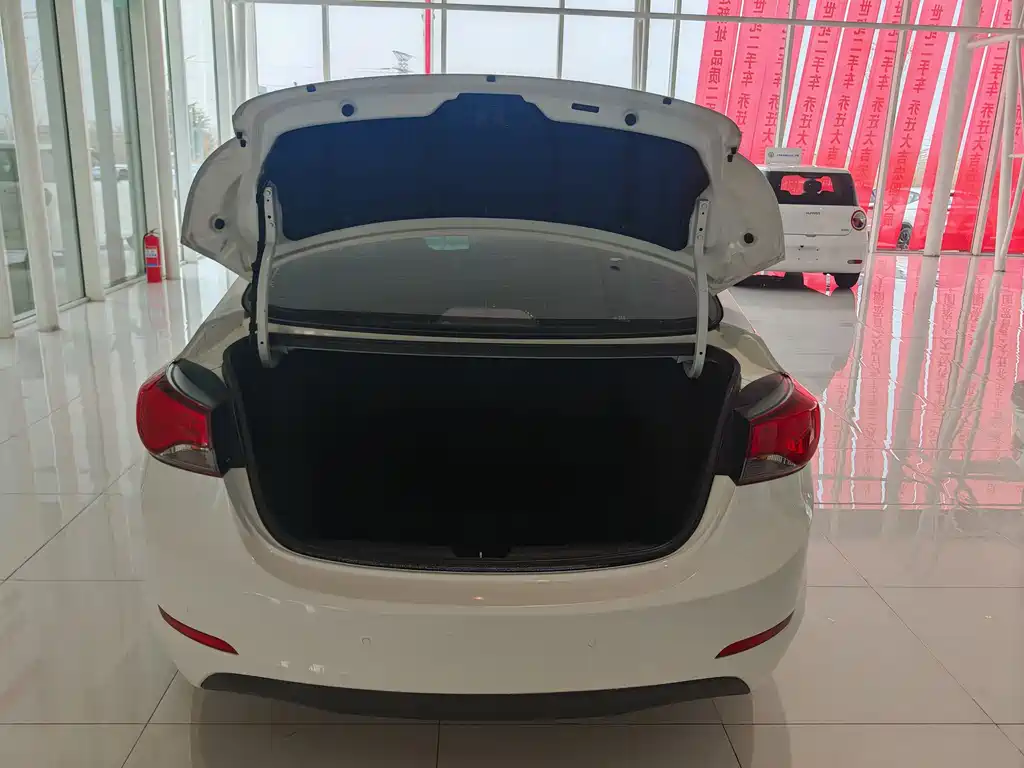 Hyundai Elantra 2016 1.6L Automatic Premium Edition 2018 - thumbnail 16