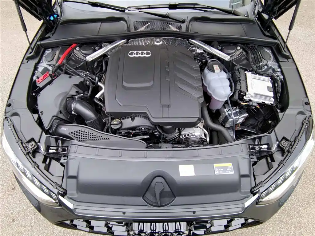 Audi Audi A4L 2024 40 TFSI Luxury Dynamic Model 2024 - thumbnail 6