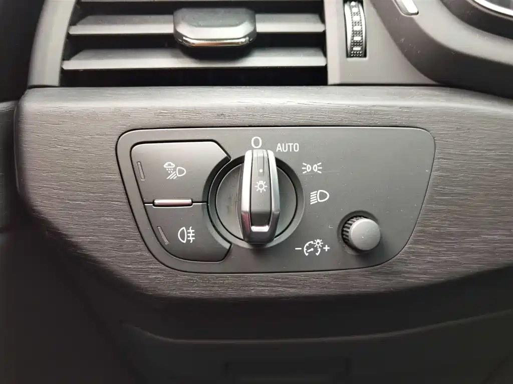Audi Audi A4L 2024 40 TFSI Luxury Dynamic Model 2024 - thumbnail 13