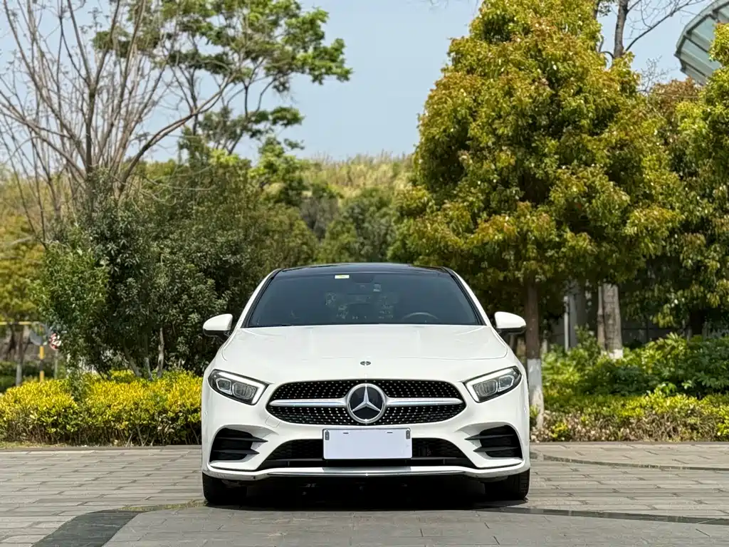 Mercedes-Benz Mercedes-Benz A-Class 2020 Facelift A 200 L Sport Sedan Fashion Edition 2020 - thumbnail 2
