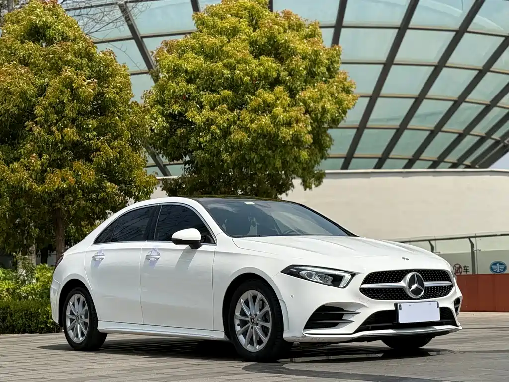 Mercedes-Benz Mercedes-Benz A-Class 2020 Facelift A 200 L Sport Sedan Fashion Edition 2020 - thumbnail 3