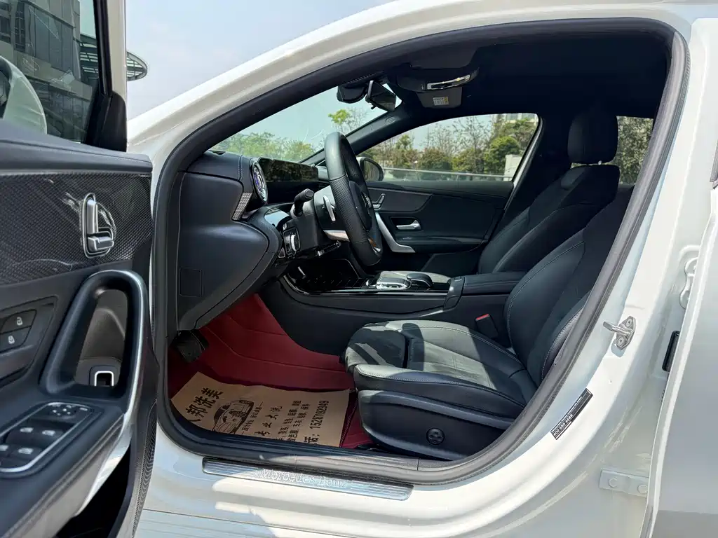 Mercedes-Benz Mercedes-Benz A-Class 2020 Facelift A 200 L Sport Sedan Fashion Edition 2020 - thumbnail 4