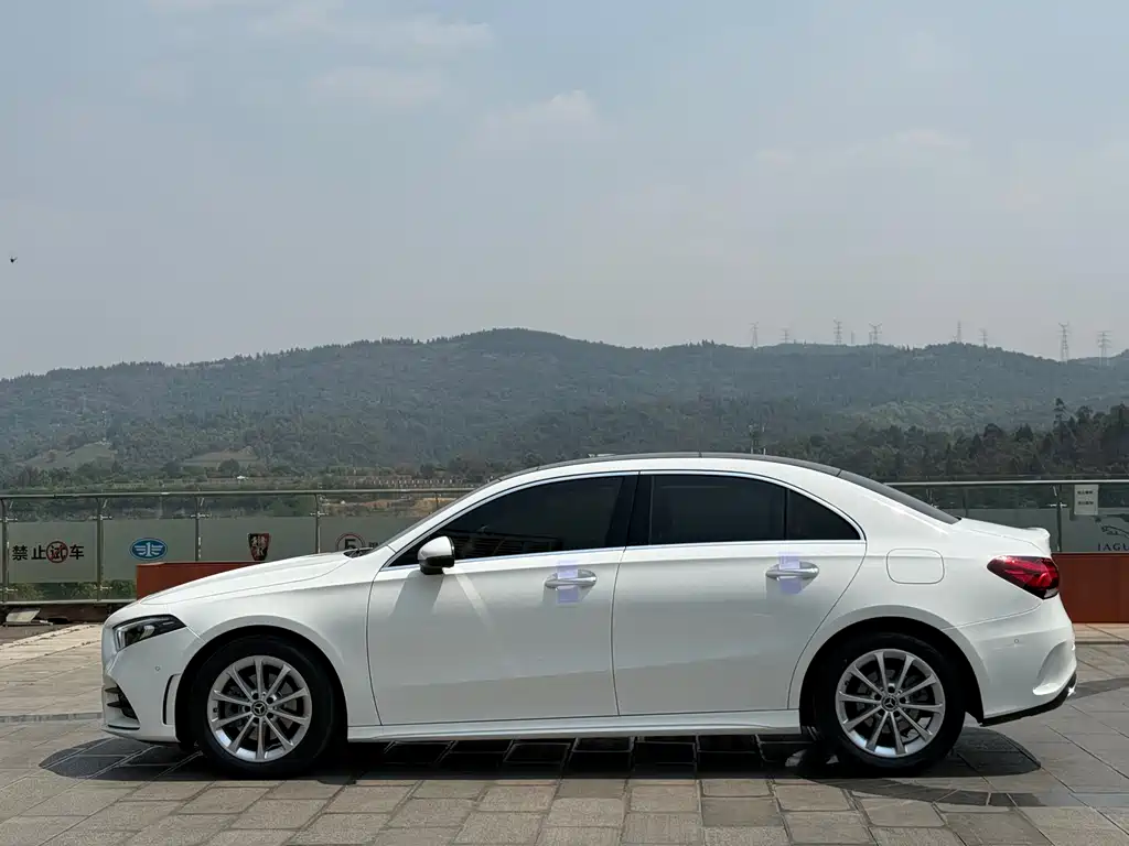 Mercedes-Benz Mercedes-Benz A-Class 2020 Facelift A 200 L Sport Sedan Fashion Edition 2020 - thumbnail 10