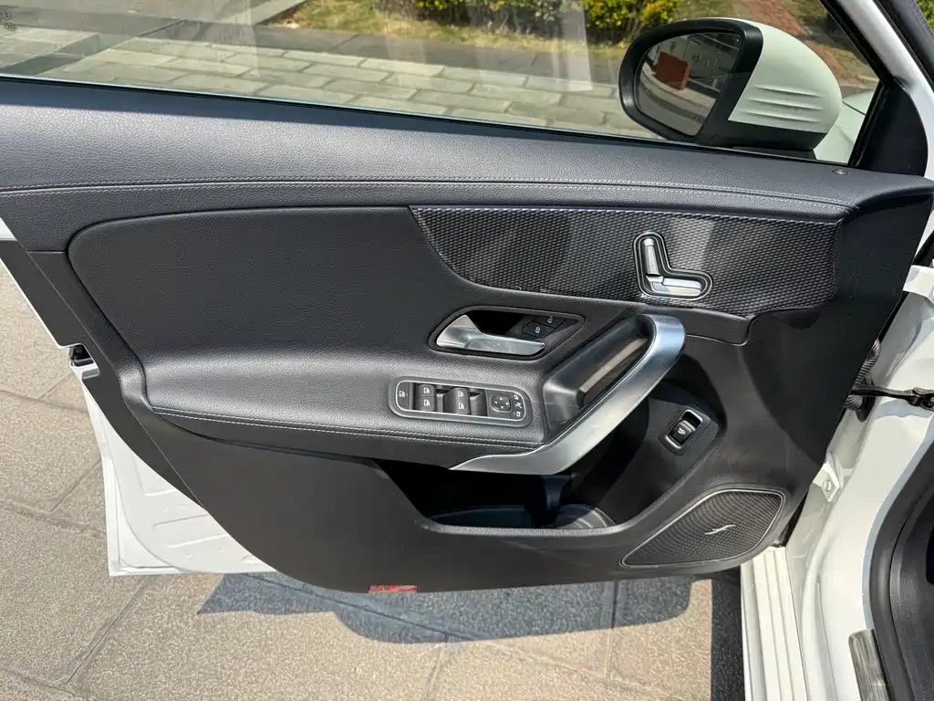 Mercedes-Benz Mercedes-Benz A-Class 2020 Facelift A 200 L Sport Sedan Fashion Edition 2020 - thumbnail 17