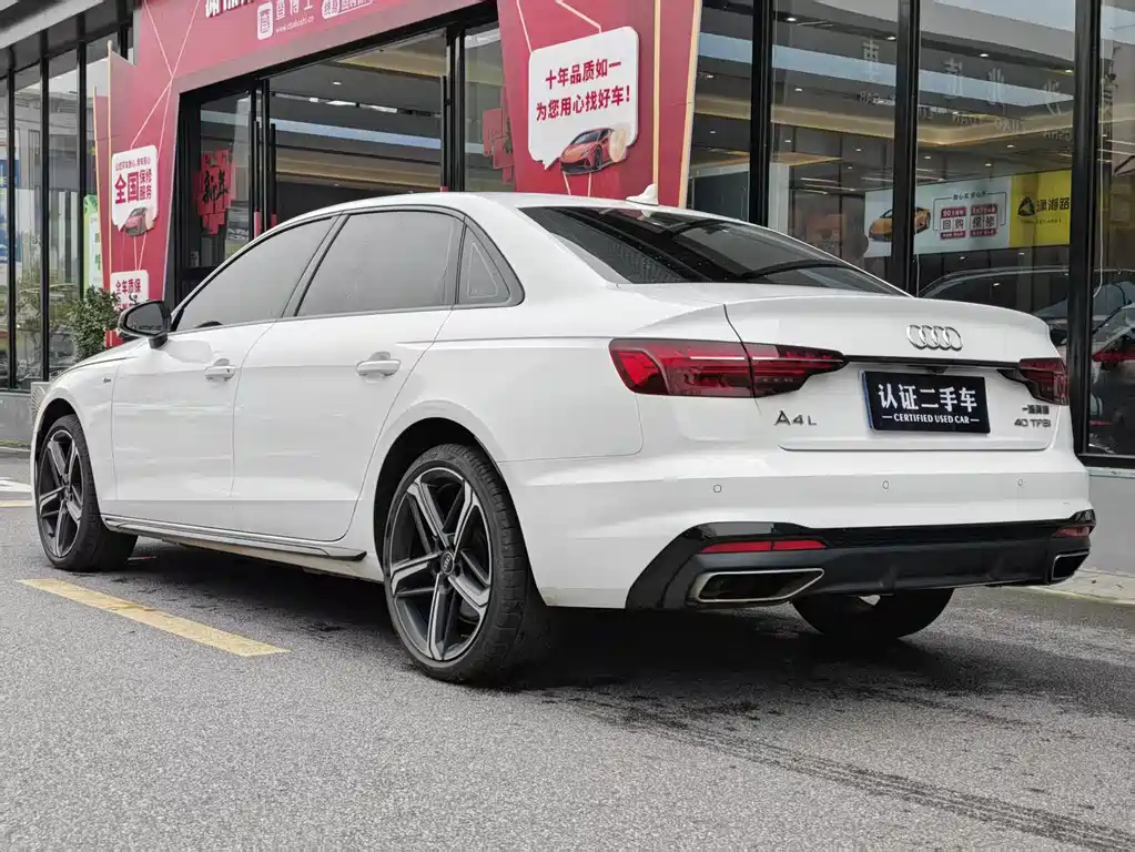 Audi Audi A4L 2024 40 TFSI Luxury Dynamic Model 2025 - thumbnail 4