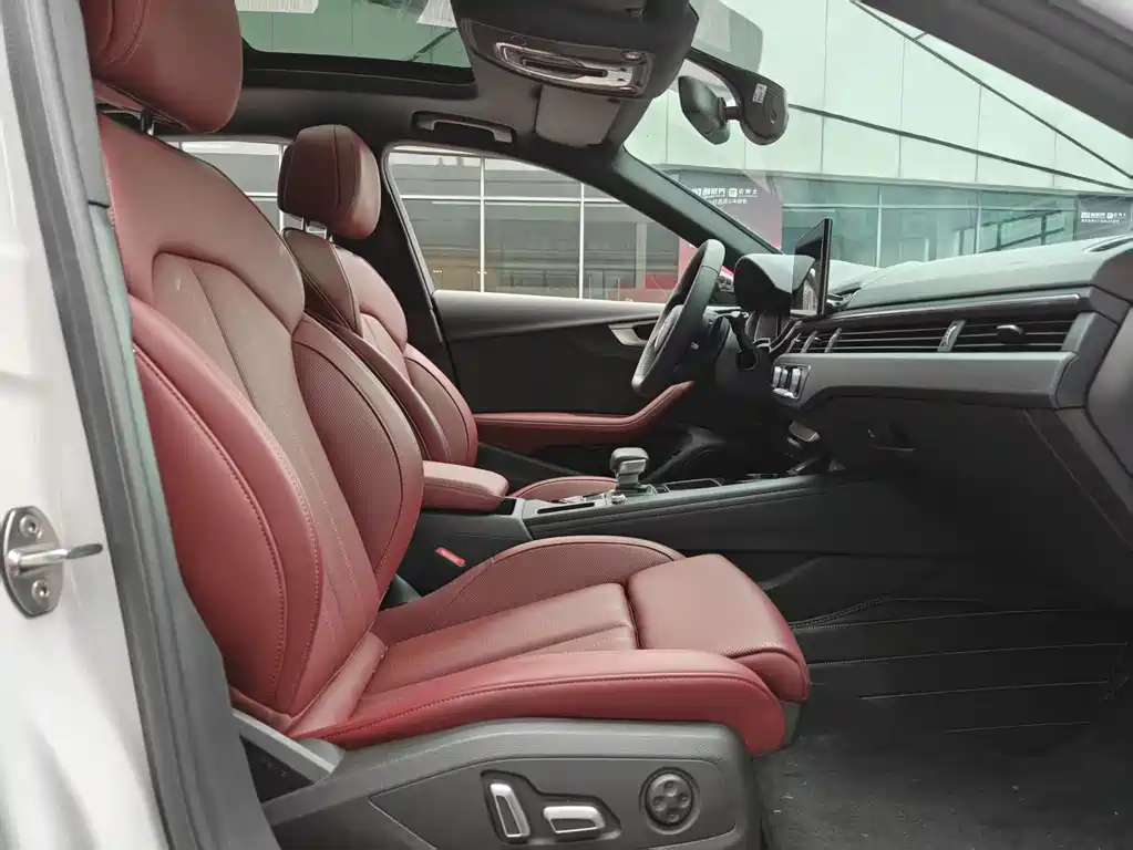Audi Audi A4L 2024 40 TFSI Luxury Dynamic Model 2025 - thumbnail 12